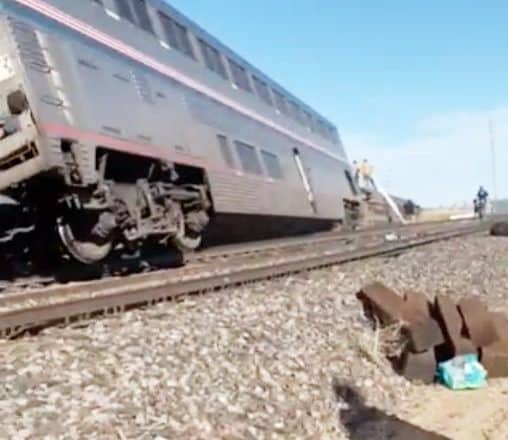 Tres muertos en Montana al descarrilar tren de pasajeros
