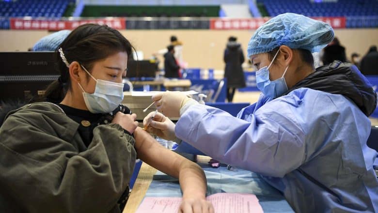 90% de los chinos está vacunado contra la COVID-19