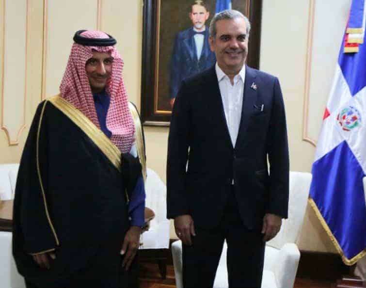 Abinader recibe al ministro de Turismo de Arabia Saudita