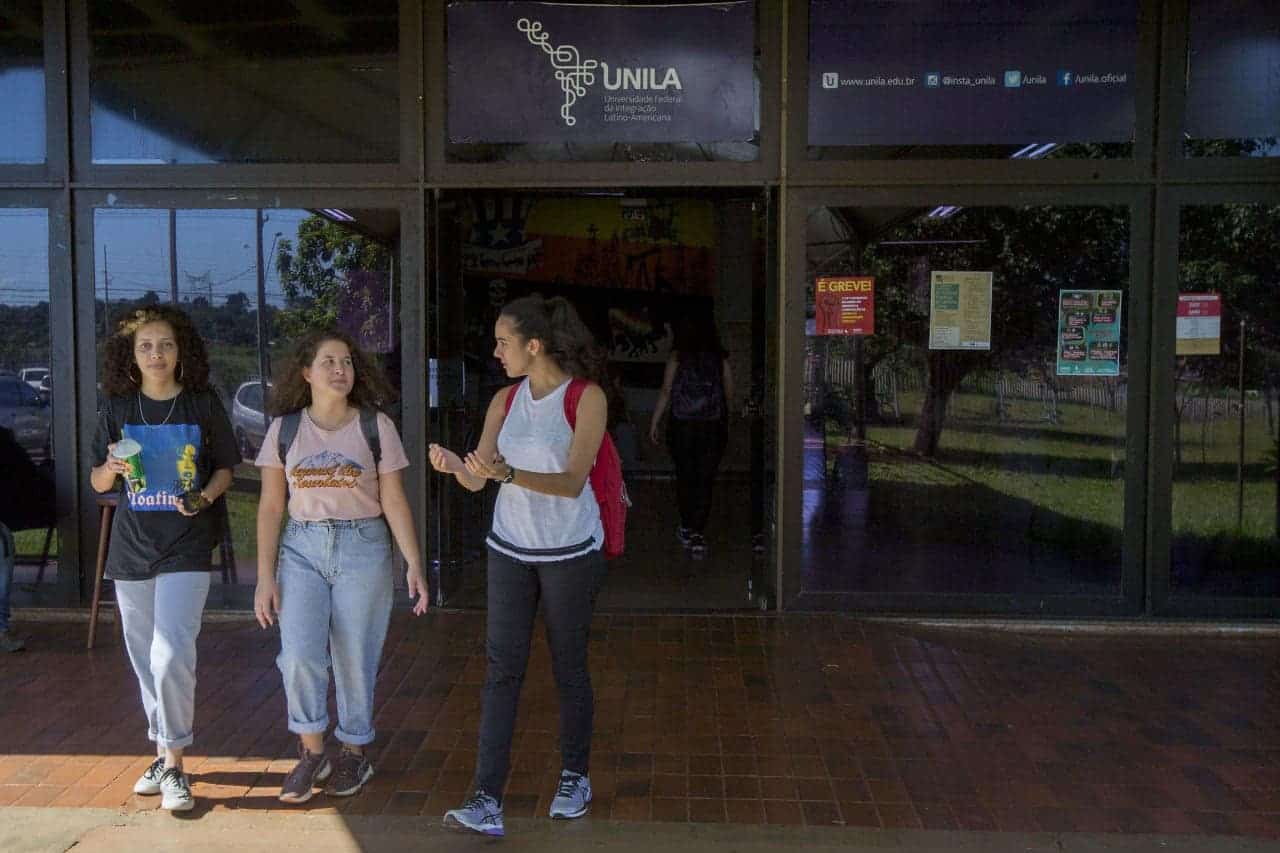 Brasil ofrece cupos gratuitos a dominicanos en universidad