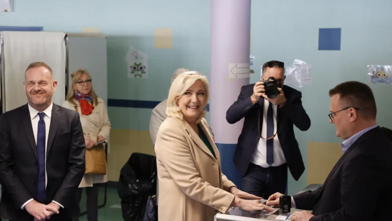 Macron y Le Pen encabezan primera ronda de elección Francia