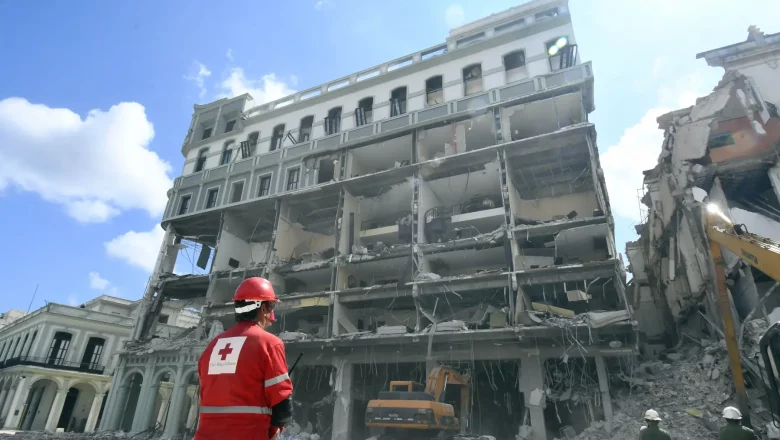 Sube a 44 número de muertos explosión Hotel Saratoga