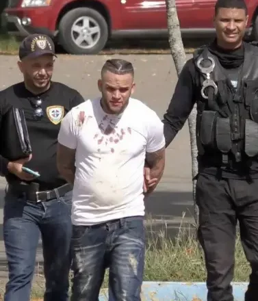 Policías presos por muerte barbero de Santiago