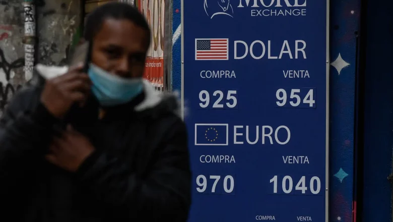 Precio del dólar continúa a la baja en Chile