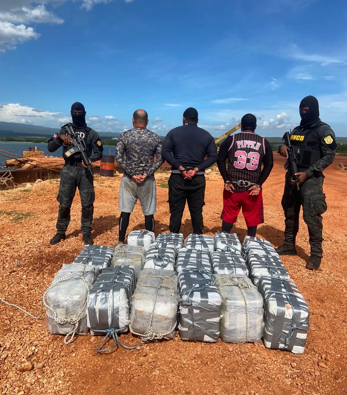 DNCD atrapa 3 hombres con 414 paquetes de cocaína