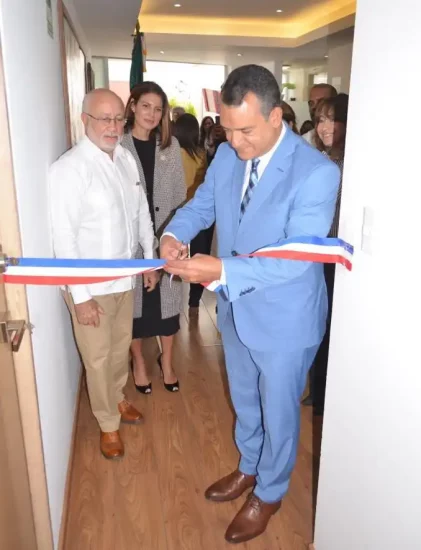 Presidente de la JCE inaugura oficina en México