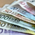 Euro cae al valor más bajo en 20 años
