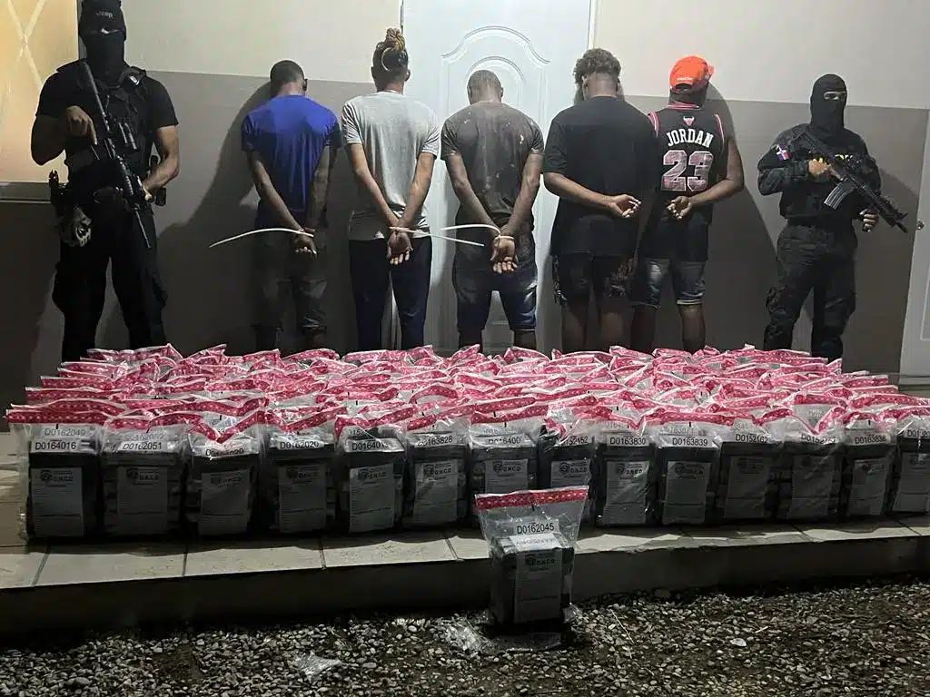 En medio de tiroteo ocupan 677 paquetes de coca
