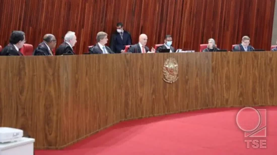 El Tribunal Superior Electoral (TSE) de Brasil negó este miércoles el pedido del partido del presidente Jair Bolsonaro para invalidar parte