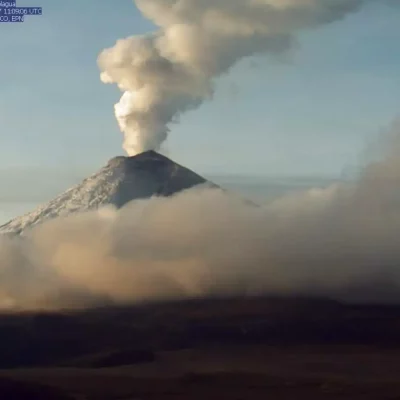 Volcán Cotopaxi registra actividad con emisión de gas y ceniza