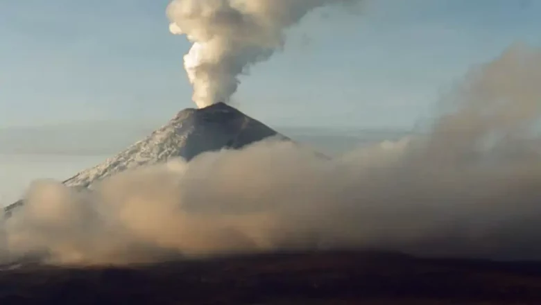 Volcán Cotopaxi registra actividad con emisión de gas y ceniza
