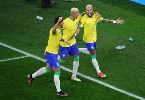 Brasil enciende el estilo y pasa a cuartos de final en Copa Mundial