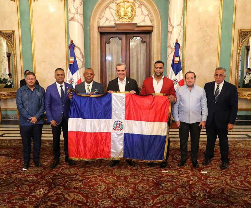 Abinader entrega Bandera Nacional equipo participará Clásico Mundial