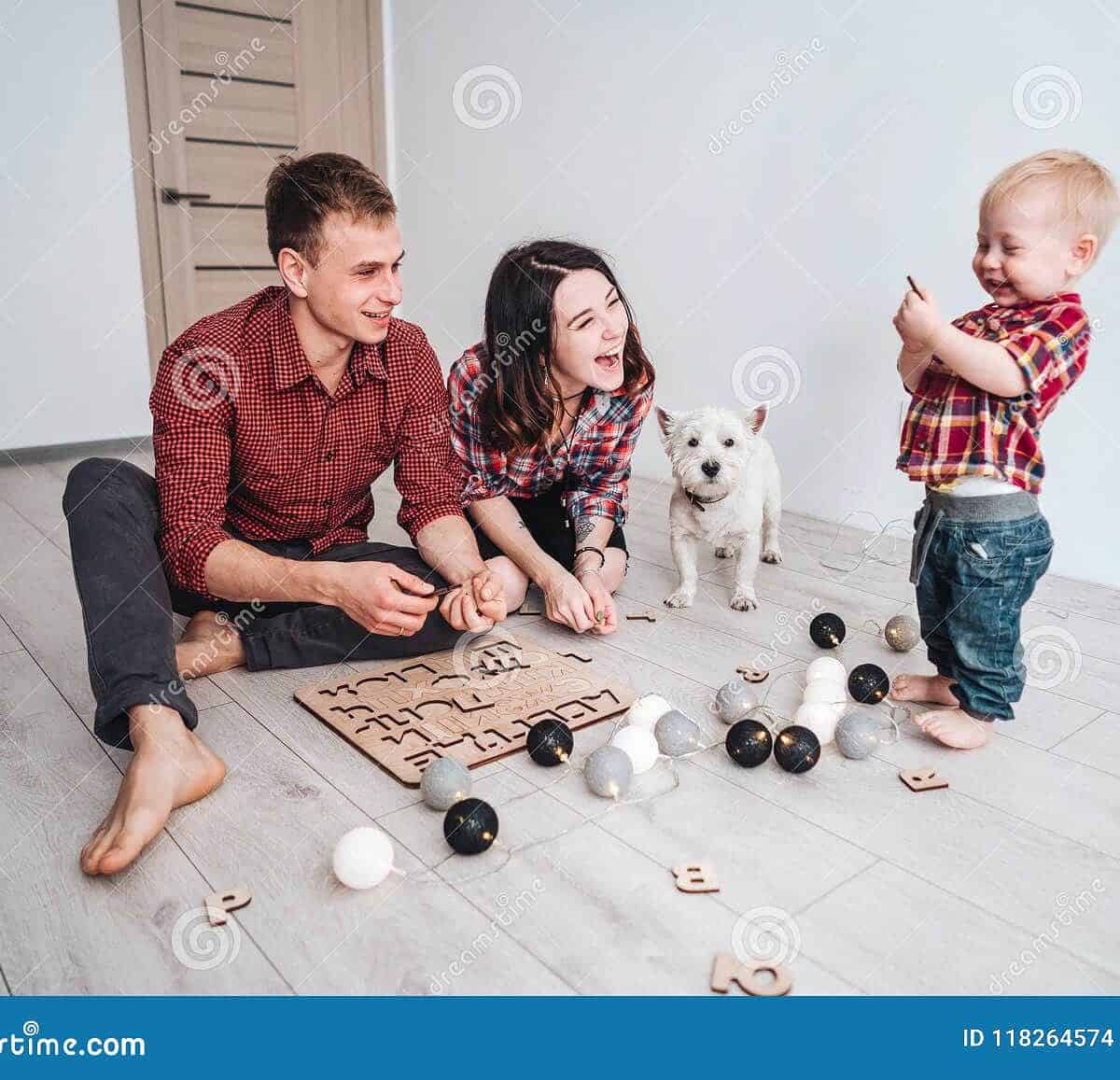 familia jugando junta