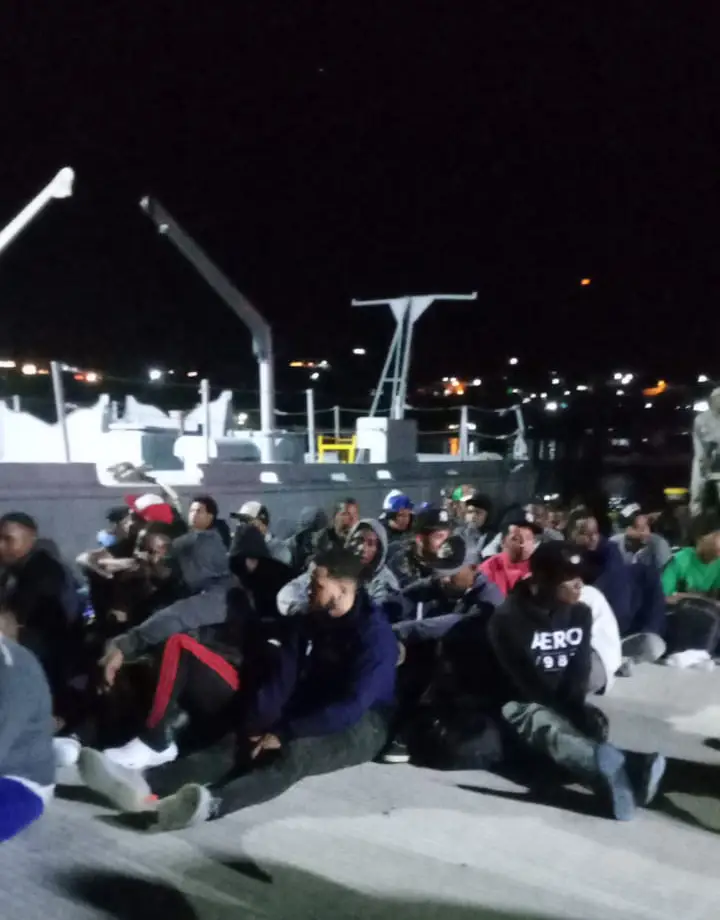 Armada dominicana intercepta viaje ilegal a Puerto Rico: 64 detenidos