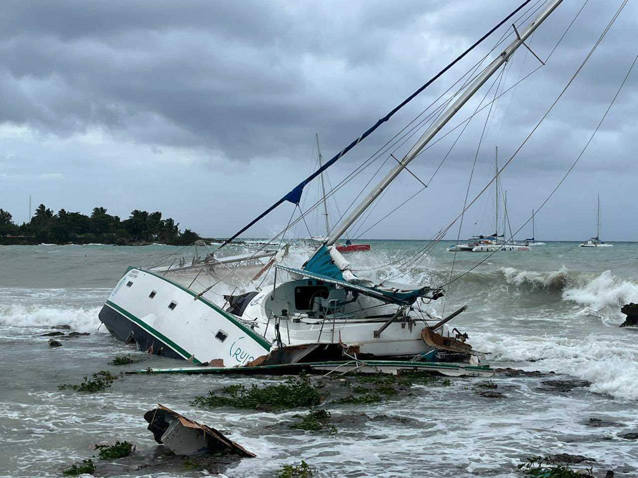 Condiciones marítimas y climáticas adversas afectan RD