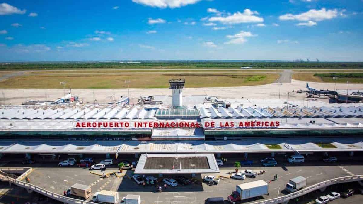 Aerodom reabre pista del AILA tras reparación