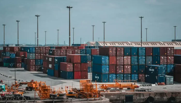Crece tráfico de carga y contenedores en puertos chinos en período enero-marzo