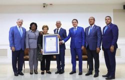 Jacqueline Malagón recibe reconocimiento del Senado de la República Dominicana