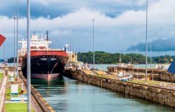 Canal de Panamá aumenta calado de buques a 50 pies