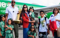 Al Horford trae réplica del trofeo de campeón de la NBA a República Dominicana