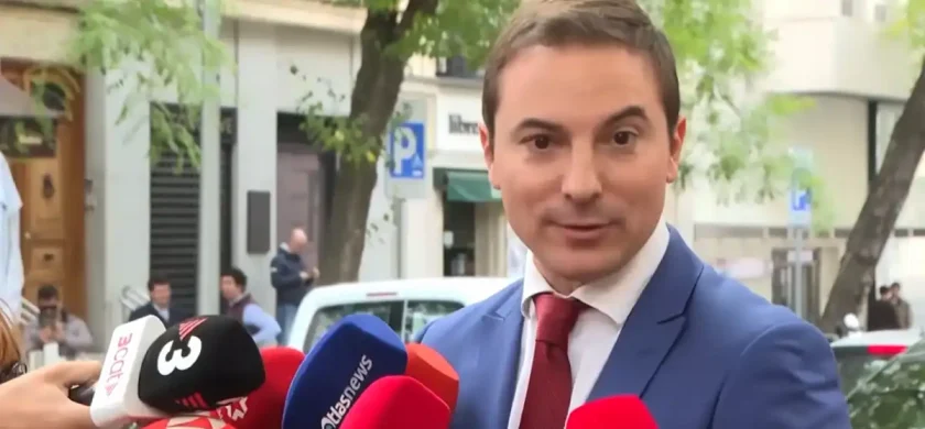 Juan Lobato dimite como líder del PSOE de Madrid tras la polémica por los mensajes sobre Ayuso