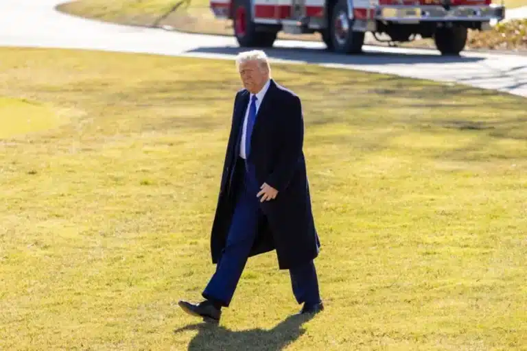 Trump "confía" en alcanzar pronto acuerdo para poner fin a conflicto de Ucrania, dice Casa Blanca