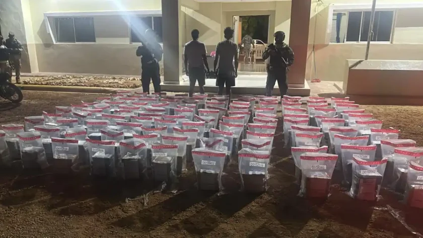 Incautan 548 paquetes y arrestan a dos hombres