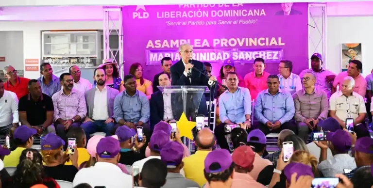 Danilo Medina: "Los gobiernos del PLD dejaron obras, no cuentos" Danilo Medina: "Los gobiernos del PLD dejaron obras, no cuentos"