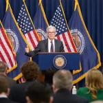 Trump insta a la Fed a recortar las tasas de interés en respuesta a los aranceles