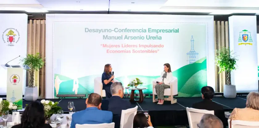 Raquel Peña impulsa el liderazgo femenino y reitera su aspiración presidencial