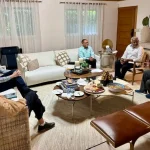 Comisión de Arbitraje visita a Abel Martínez para dialogar sobre aspiraciones presidenciales