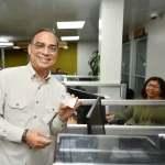 Gilberto Santa Rosa ya es dominicano: recibe su cédula en la JCE