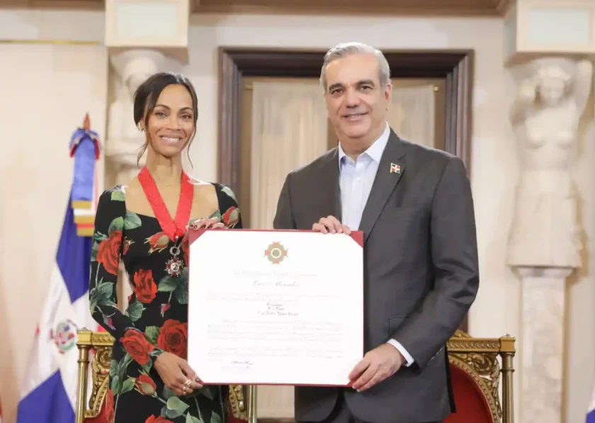 Abinader condecora a Zoe Saldaña: “Ejemplo de que los dominicanos sí podemos” Abinader condecora a Zoe Saldaña: “Ejemplo de que los dominicanos sí podemos”