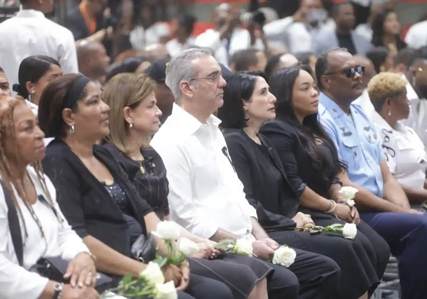 Abinader rinde homenaje a víctimas de tragedia del Jet Set en Haina