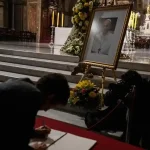 China expresa pésame por deceso de papa Francisco