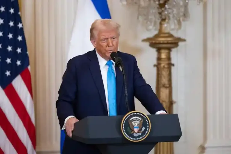 Trump pide a Putin detener "esta guerra ridícula"