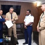 Intrant entrega a Migración lista de motoconchos con extranjeros ilegales