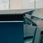 Cybertruck en llamas en Manhattan tras ataque con cóctel Molotov