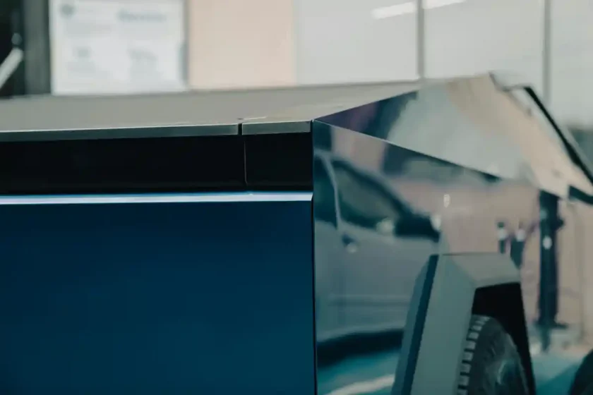 Cybertruck en llamas en Manhattan tras ataque con cóctel Molotov