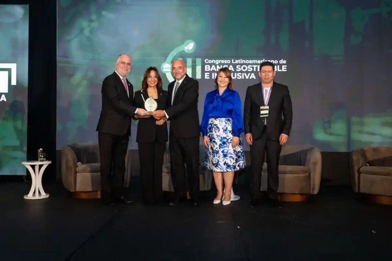 BHD recibe premio por su liderazgo en desarrollo sostenible