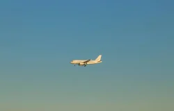 Pakistán reabre espacio aéreo a todas operaciones de vuelo