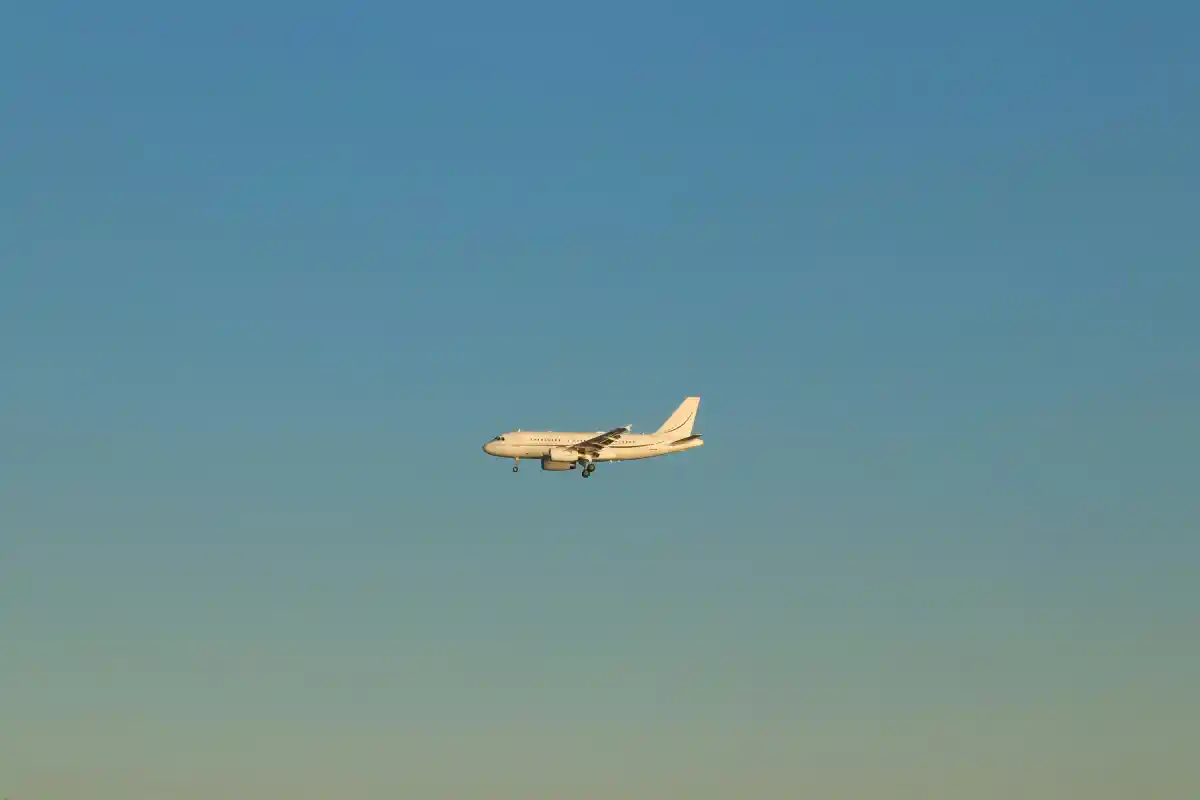 Pakistán reabre espacio aéreo a todas operaciones de vuelo