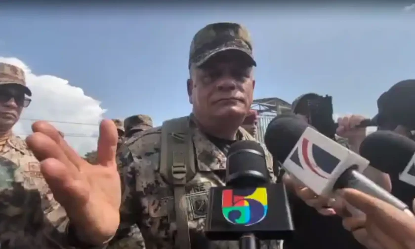 Ministro de Defensa: segunda etapa del muro fronterizo comenzará en junio Ministro de Defensa: segunda etapa del muro fronterizo comenzará en junio