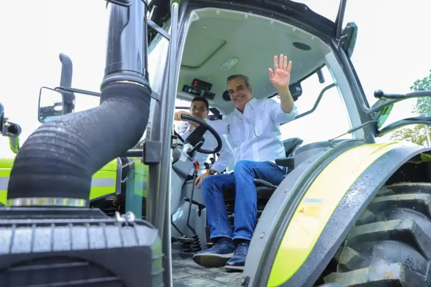 Presidente Abinader suspende viaje a Moca por mal clima