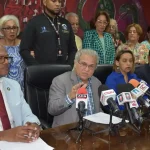 Colegio Médico anuncia marcha nacional por aumento salarial y reposiciones