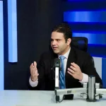 Economista Richard Medina explica en podcast los efectos del bajo crecimiento económico en RD, impacto de aranceles de EE. UU. y conflicto Irán-Israel.