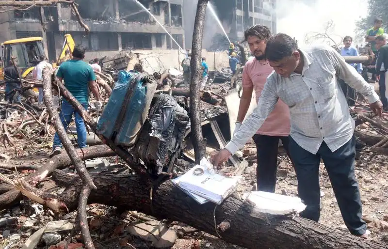 Recuperan caja negra de avión siniestrado, anuncia ministro indio de Aviación
