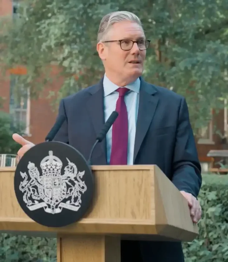 Reino Unido respalda a EE.UU. tras ataque a Irán y exige solución diplomática