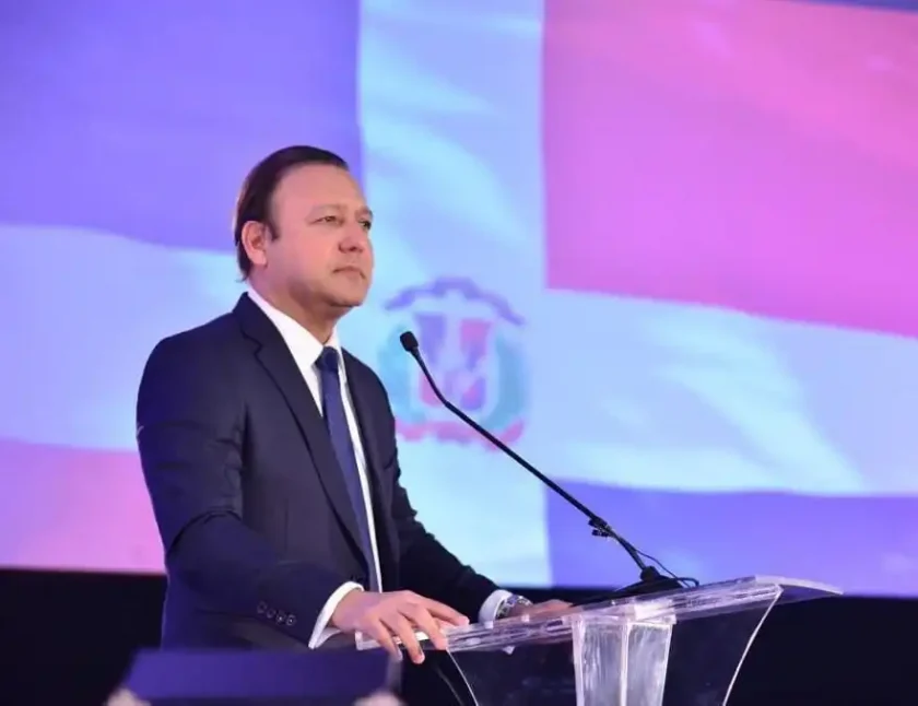 Abel Martínez exige transparencia sobre altos precios de la gasolina en RD Abel Martínez exige transparencia sobre altos precios de la gasolina en RD